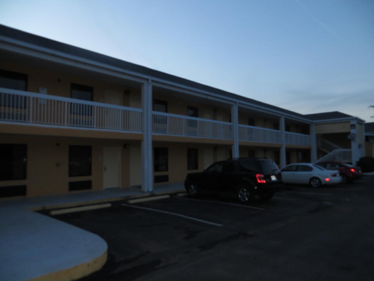 Western Motel Scooba Bagian luar foto